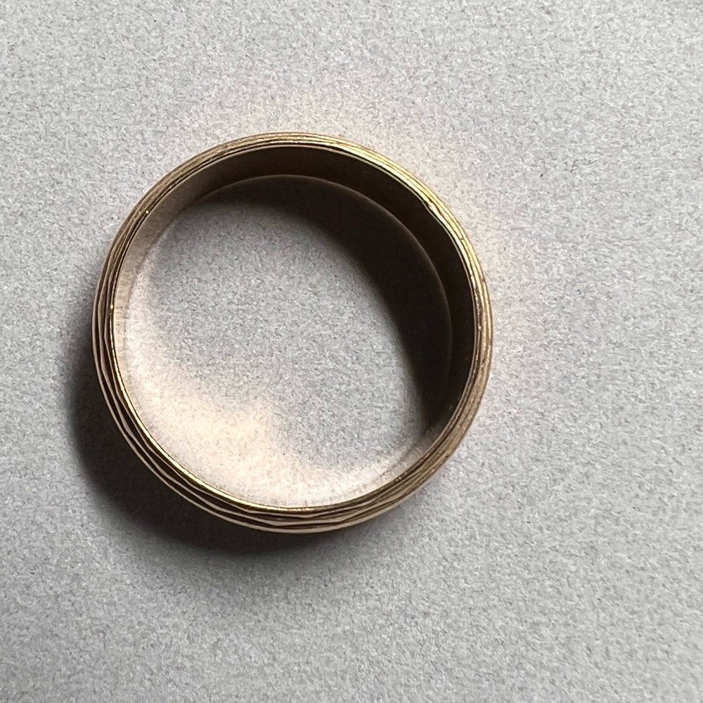 Gold band - Picture 3 of 5